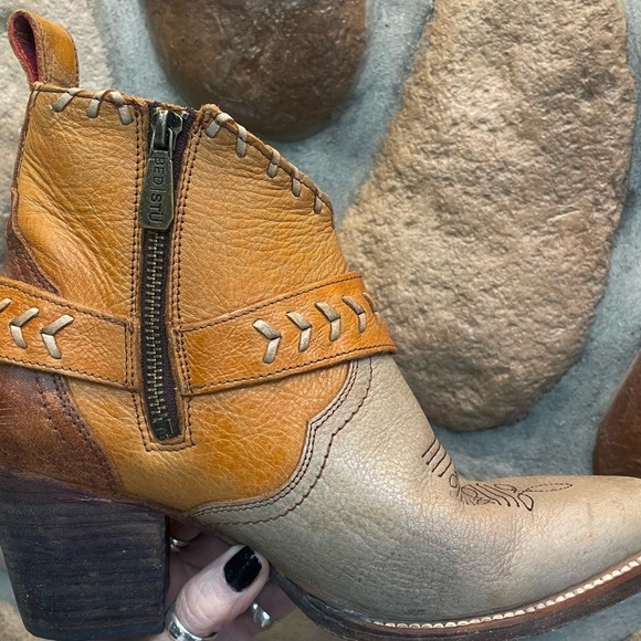 AwEsOmE! BED STU Tania Cafe Latte Lux Zip Leather Ankle boots Booties 9.5 - Picture 6 of 12